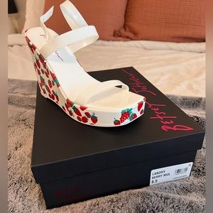 NWT Betsey Johnson Wedges